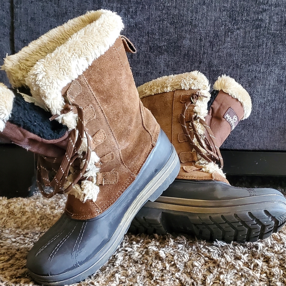 Magellan size 8 womens snow boots